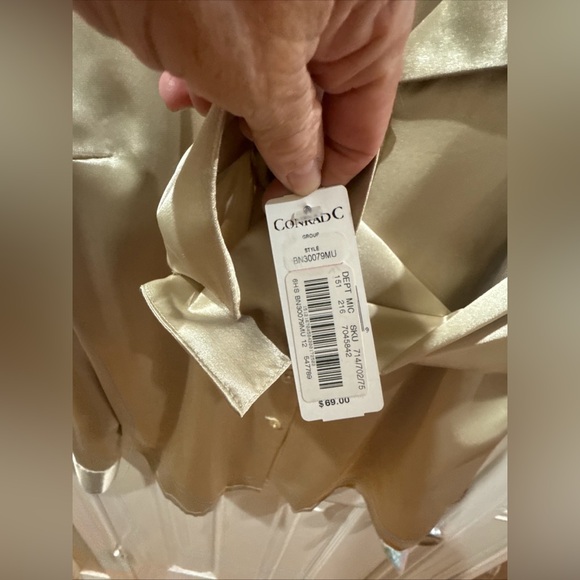 Conrad C Collection Ladies Gold Satin Blouse Size 12 $69 - Picture 4 of 12